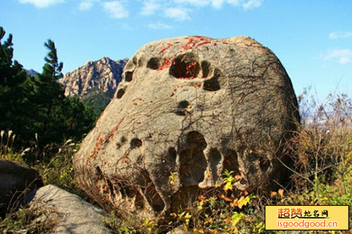 寻山附近景点槎山千真洞石刻