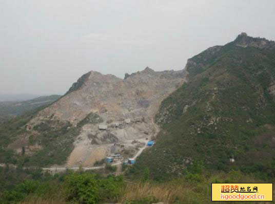 红山长城采石场遗址景点照片