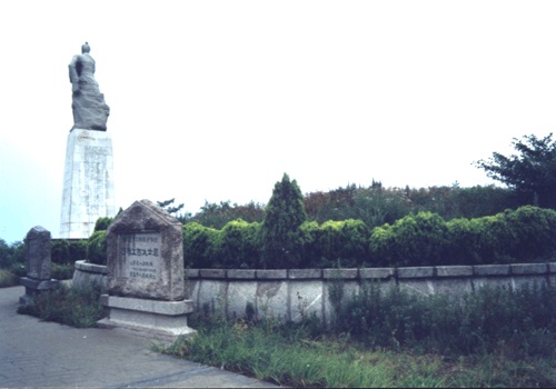 田横五百义士墓景点照片
