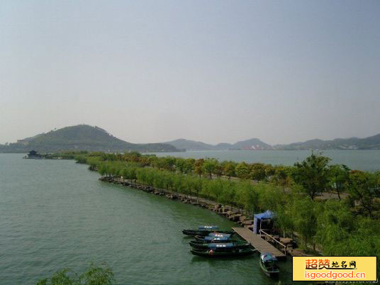 湖中长堤和义东旅游区景点照片